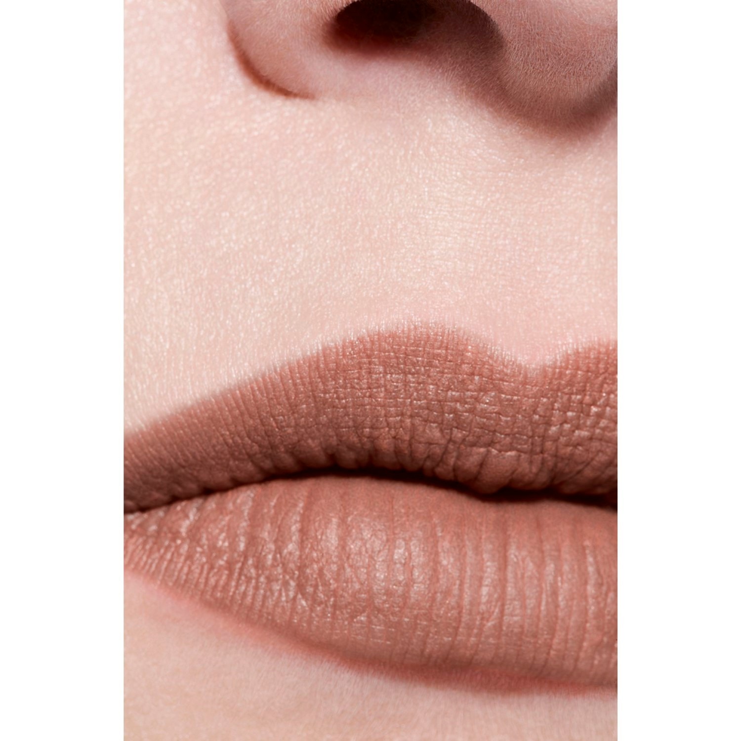 EDICIÓN LIMITADA  LA BARRA DE LABIOS ATERCIOPELADA LUMINOSA
